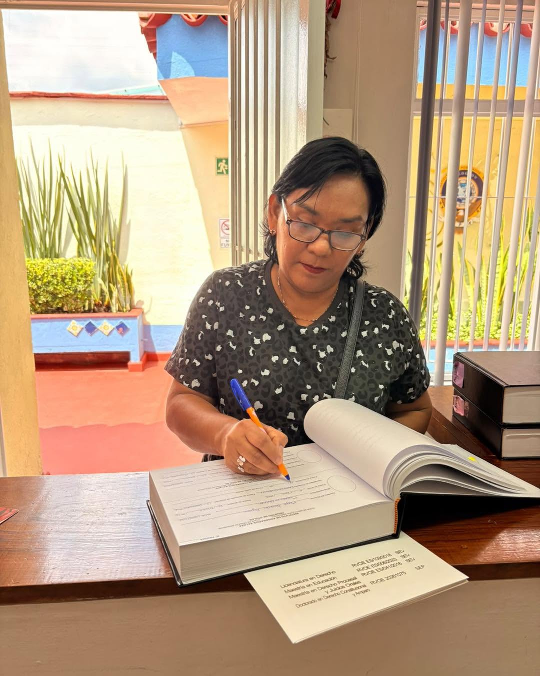 Firma de documentación institucional